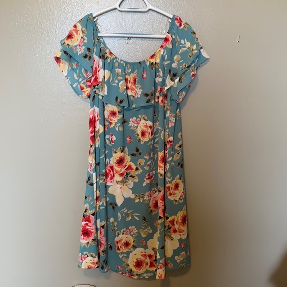 Emerald Dresses & Skirts - Floral dress NWT